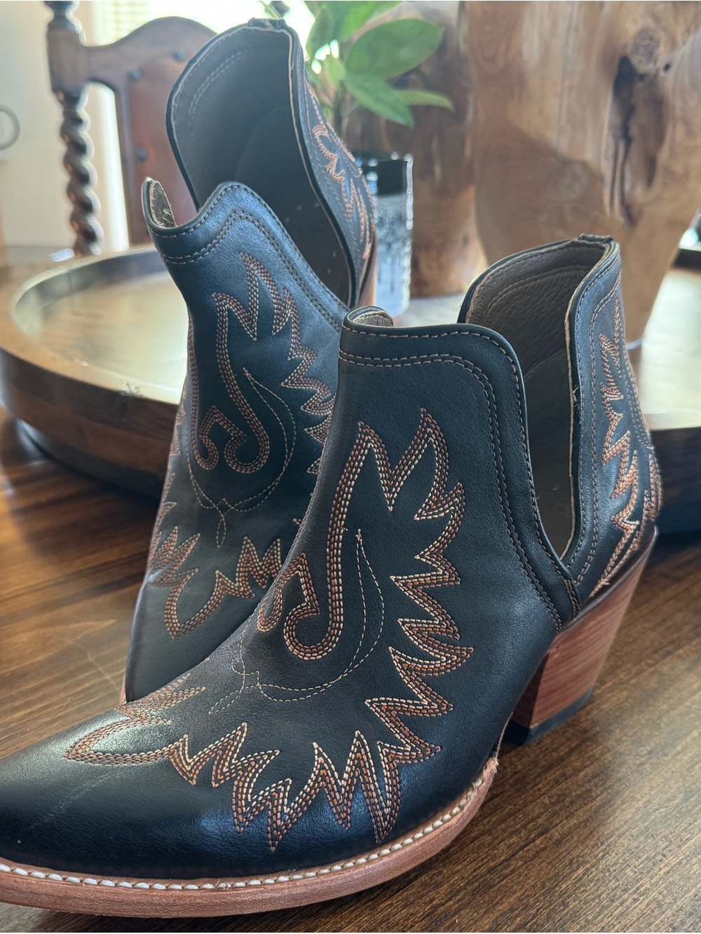 ARIAT DixonWomen's Black Western Cutout Ankle Boots